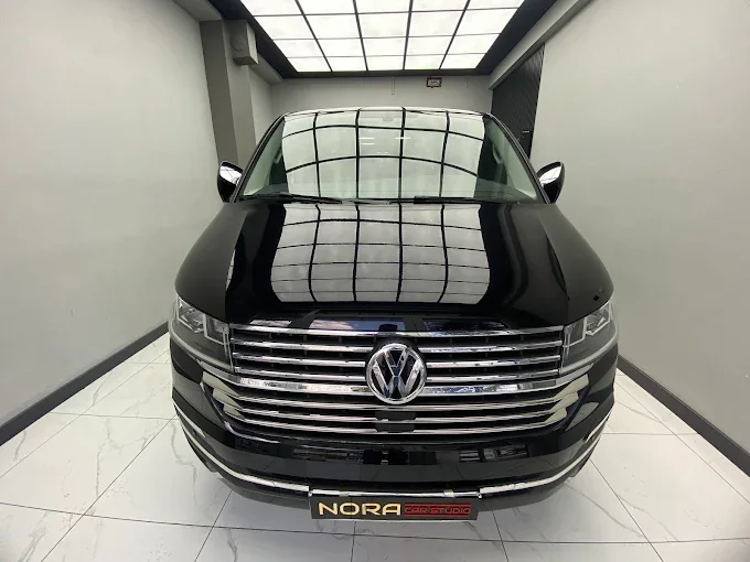 Ankara garantili PPF kaplama için stüdyoda Volkswagen Multivan